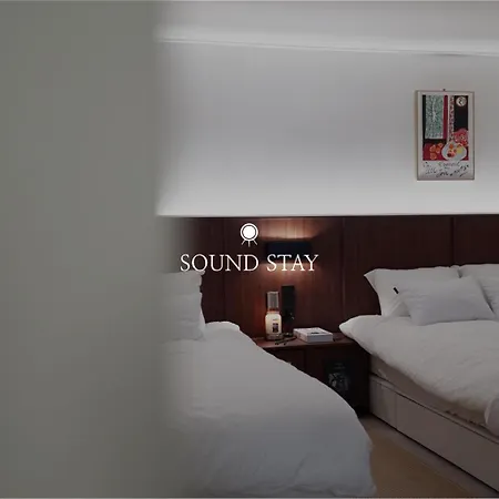 Sound Stay, 1 Minute Walk From Sillim Station, Netflix, 2 Queen-Sized Beds, Hongdae 20 Minutes, Remodeling